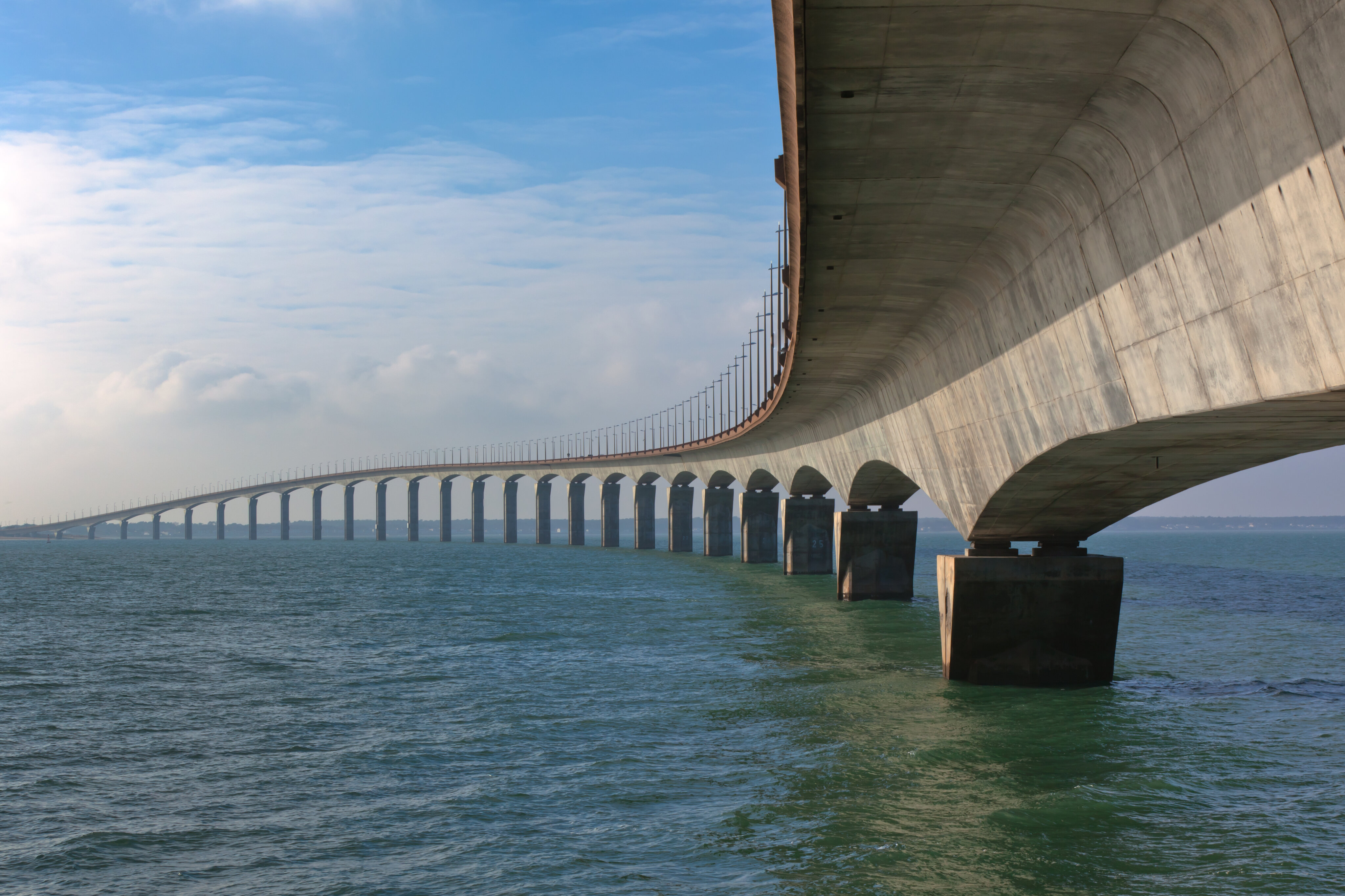 Betonbrücke über Wasser | © Mastertec GmbH & Co. KG
